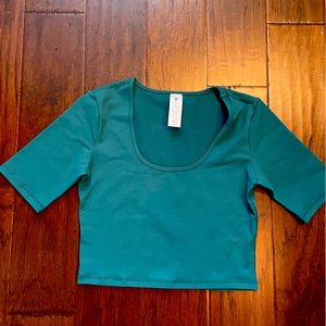 Paragon Scoop Neck Crop Top size medium